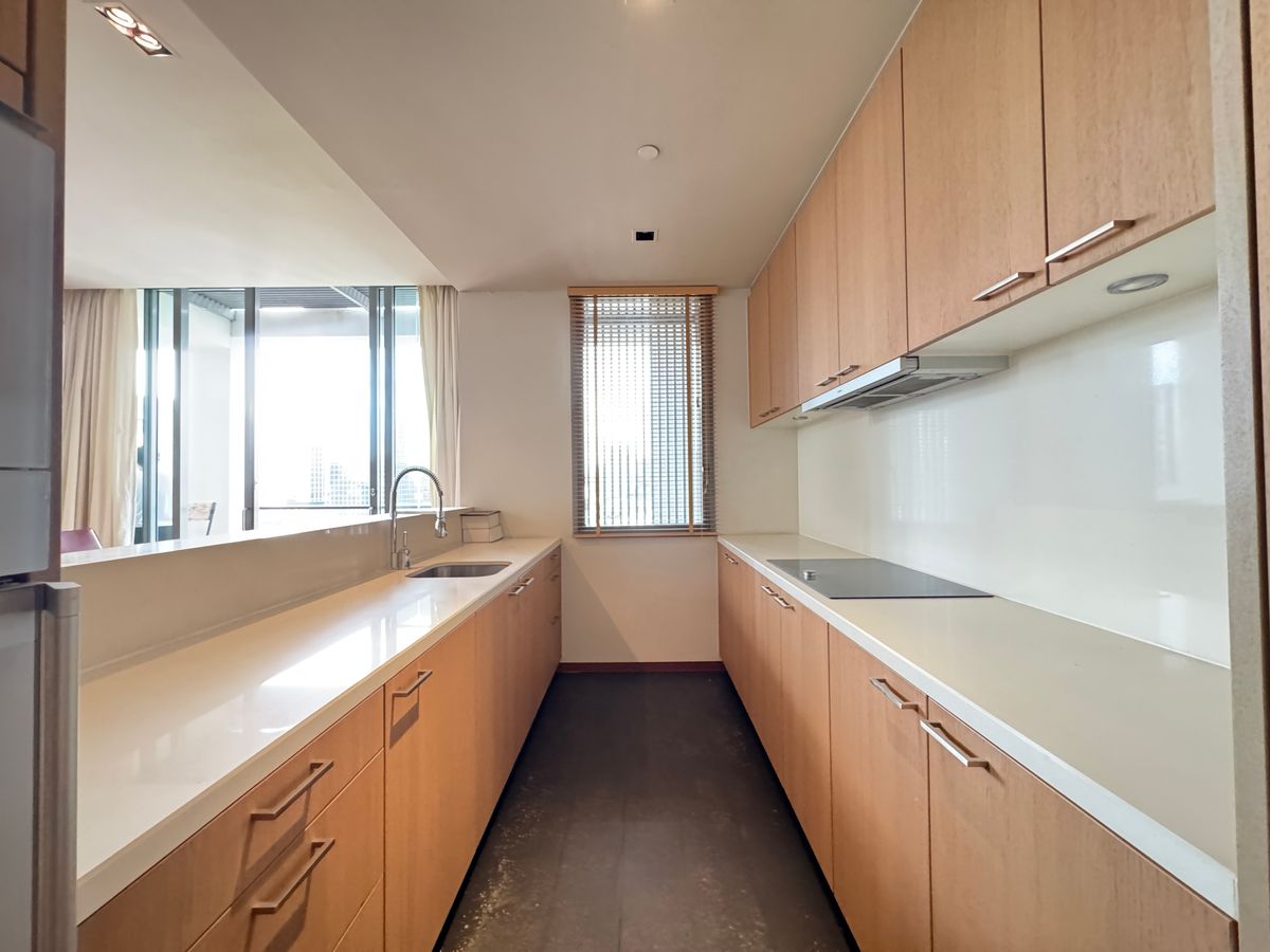 ✨ ชีวิตเหนือระดับ! คอนโดหรูแบบดูเพล็กซ์ (Duplex) ที่ The Sukhothai Residences 4 ห้องนอน พร้อมห้องแม่บ้าน ลิฟต์ส่วนตัว ที่จอดรถส่วนตัว และสิ่งอำนวยความสะดวกระดับโรงแรม 5 ดาว