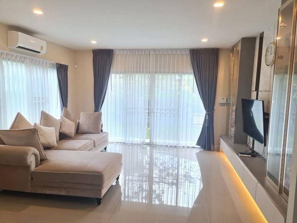 📢👇บ้านเดี่ยว เดินทางสะดวก เชื่อมต่อหลายเส้นทาง ล้อมรอบด้วยโรงเรียนนานาชาติชื่อดัง และใกล้ห้างสรรพสินค้าชั้นนำ เหมาะทั้งอยู่อาศัยและลงทุน