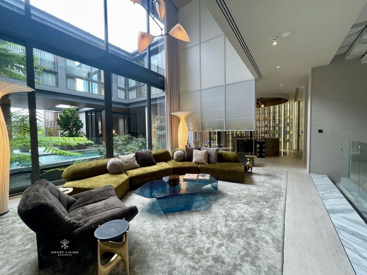 📢  บ้านหรู 3 ชั้น ระดับ Ultra-Luxury ผลงานระดับมาสเตอร์พีซ ที่ผสานความหรูหราและความสง่างามอย่างลงตัว พร้อมสระว่ายน้ำส่วนตัว ลิฟต์ ห้องฟิตเนส บัตเลอร์ส่วนตัว และสวนกลางบ้าน ออกแบบโดย “I-Din”  ตั้งอยู่ในย่านประชาชื่น เดินทางสะดวก