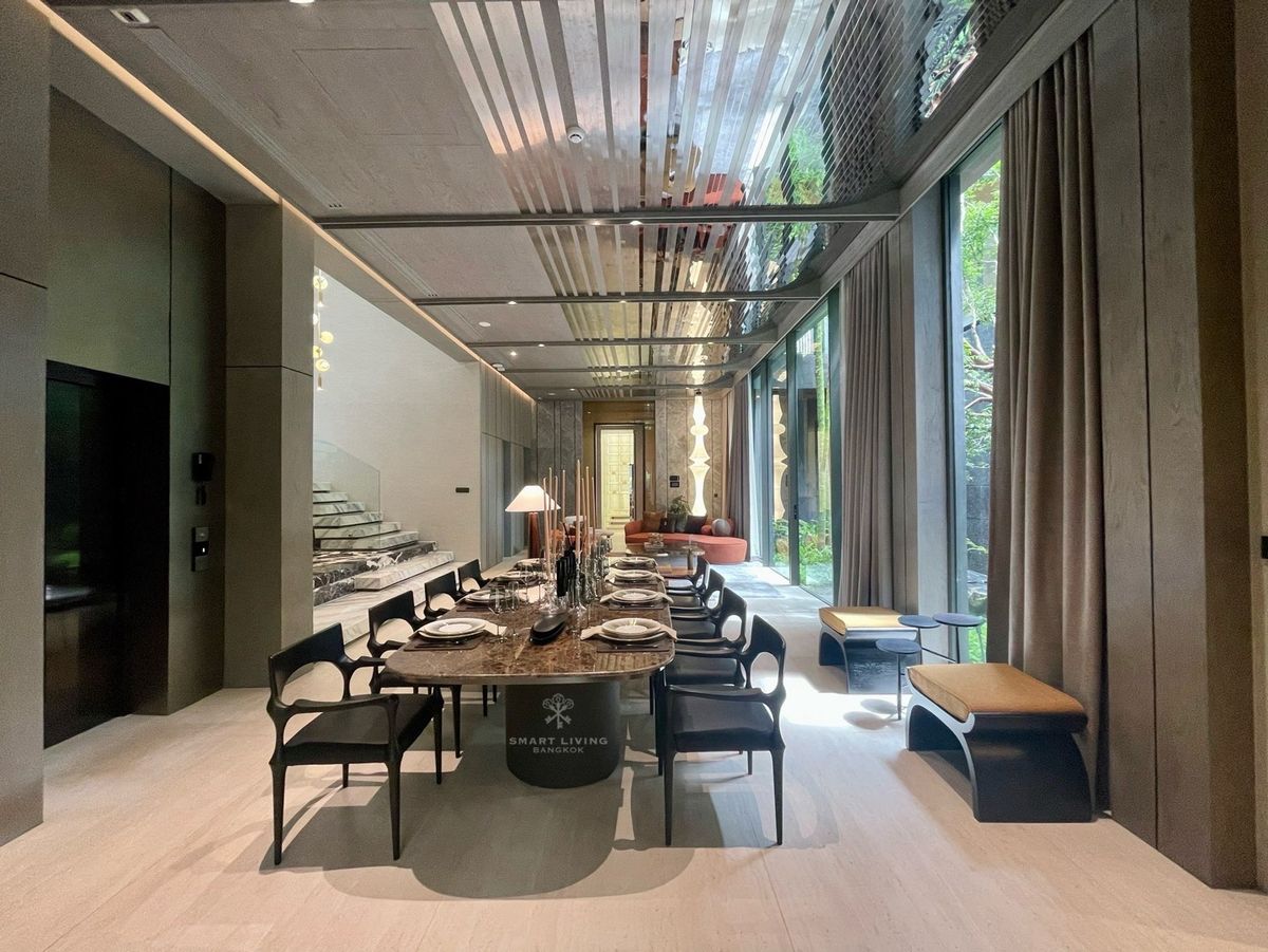 📢  บ้านหรู 3 ชั้น ระดับ Ultra-Luxury ผลงานระดับมาสเตอร์พีซ ที่ผสานความหรูหราและความสง่างามอย่างลงตัว พร้อมสระว่ายน้ำส่วนตัว ลิฟต์ ห้องฟิตเนส บัตเลอร์ส่วนตัว และสวนกลางบ้าน ออกแบบโดย “I-Din”  ตั้งอยู่ในย่านประชาชื่น เดินทางสะดวก