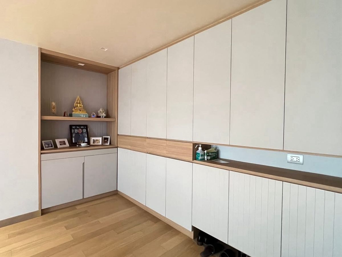 📢👇 ห้องใหญ่ รีโนเวทใหม่ สวยมาก!  หายาก พร้อมระเบียง 3 จุด โปร่ง โล่ง สบาย พร้อมเข้าอยู่ เงียบสงบ เป็นส่วนตัว เหมาะสำหรับอยู่อาศัยหรือการลงทุน