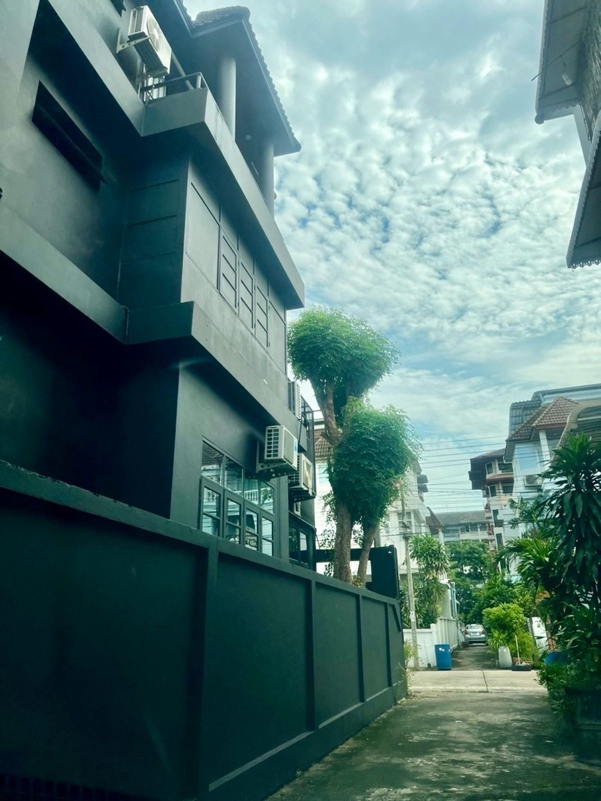 📢👇อาคารสำนักงาน 3 ชั้น รีโนเวทใหม่ ทำเลเอกมัย-รามอินทรา ใกล้ทางด่วน เดินทางสะดวก