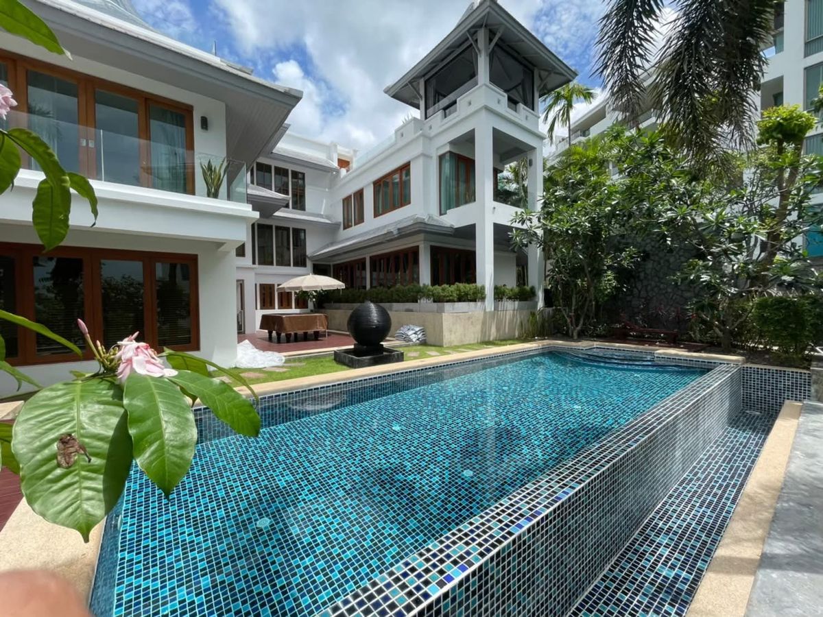 💎 ขายพร้อมผู้เช่า ถึงปี 2572
บ้านหรูติดทะเลสุดเอ็กซ์คลูซีฟ บนหาดวงศ์อมาตย์ พัทยาเหนือ วิวทะเลสวยทุกมุมมอง พร้อมสระว่ายน้ำและชายหาดส่วนตัว ใกล้ปราสาทสัจธรรม ทำเลที่ดีที่สุดสำหรับการพักผ่อนหรืออยู่อาศัยถาวร