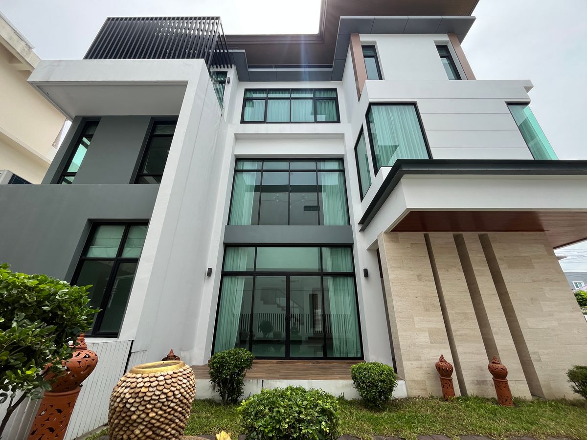 ขายบ้านเดี่ยว 4 ห้องนอน 92 ตรว. 300+ ตรม เงียบสงบ ทำเลดีใจกลางเมือง ใกล้จุดขึ้น-ลงทางด่วน พระราม 9 เลียบด่วนฯ รัชดา ลาดพร้าว