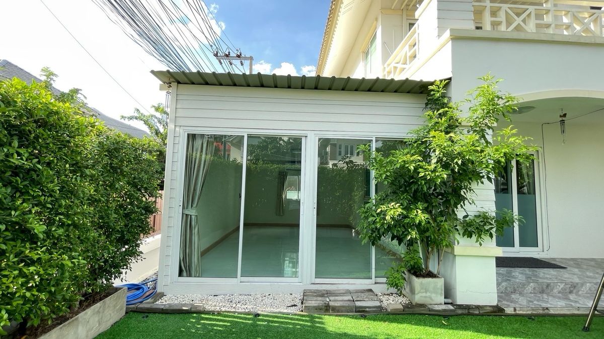 📢👇 บ้านหลังนี้ออกแบบตามหลักฮวงจุ้ย เหมาะทั้งสำหรับอยู่อาศัยและทำโฮมออฟฟิศเดินทางสะดวก ใกล้จุดขึ้น-ลงทางด่วนเอกมัย–รามอินทรา