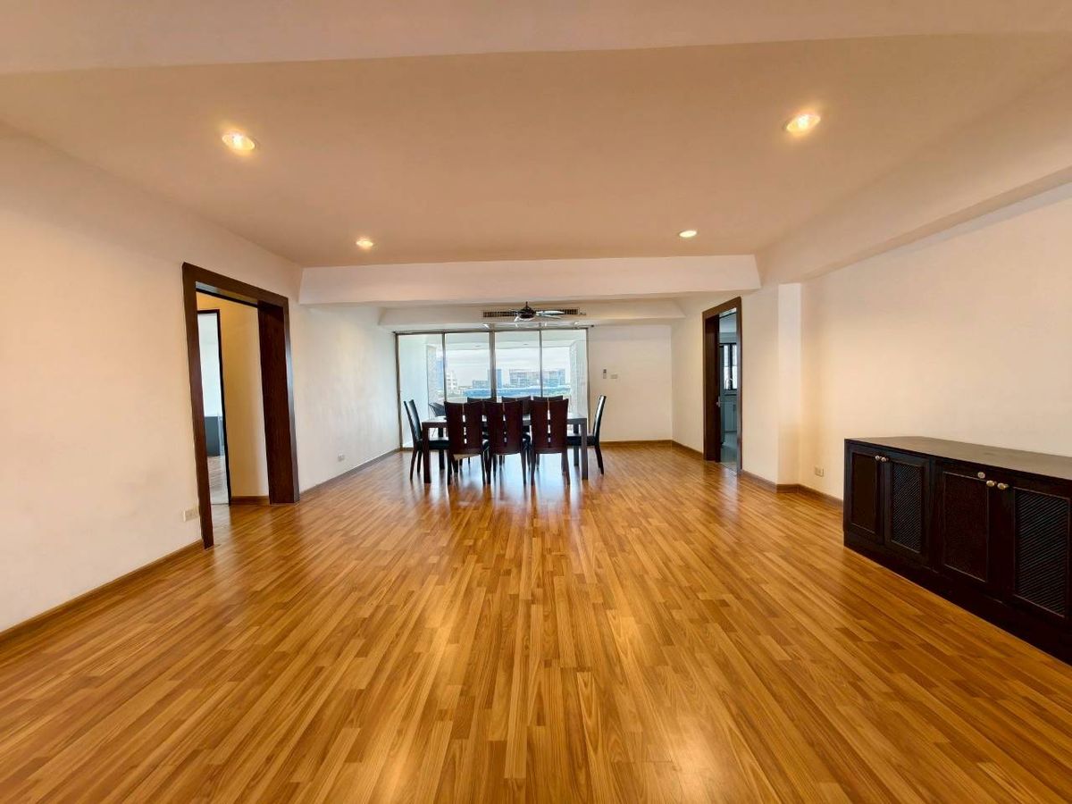 💥 คอนโดหรู ขนาด 3 ห้องนอน 3 ห้องน้ำ พื้นที่ 300 ตร.ม. ตกแต่งครบ พร้อมเฟอร์นิเจอร์คุณภาพ วิวสวน ใกล้ BTS อโศก เดินทางสะดวก