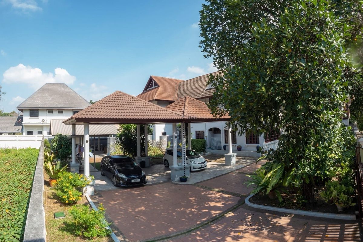 📢🌳 บ้านพักอาศัย 2 ชั้น บนที่ดินแปลงใหญ่ หันทิศใต้บรรยากาศร่มรื่น ทำเลศักยภาพ ใกล้ทางด่วน เดินทางสะดวก ใกล้ห้าง โรงเรียน และสนามบิน