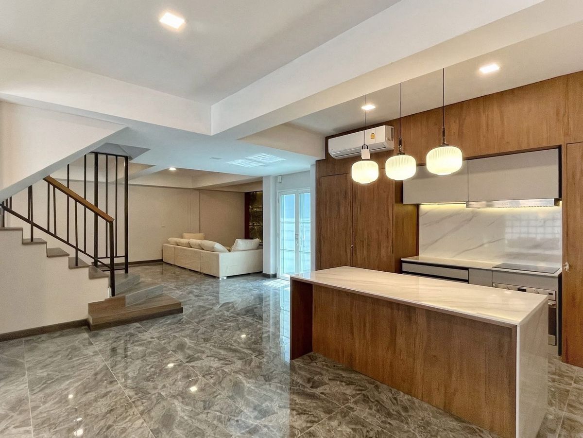 📢👇 บ้านเดี่ยว 5 ชั้น ใจกลางทองหล่อ เหมาะสำหรับทำ Home Office หรือครอบครัวใหญ่ เดินทางสะดวก ใกล้ร้านอาหาร คาเฟ่ และแหล่งไลฟ์สไตล์ยอดนิยม