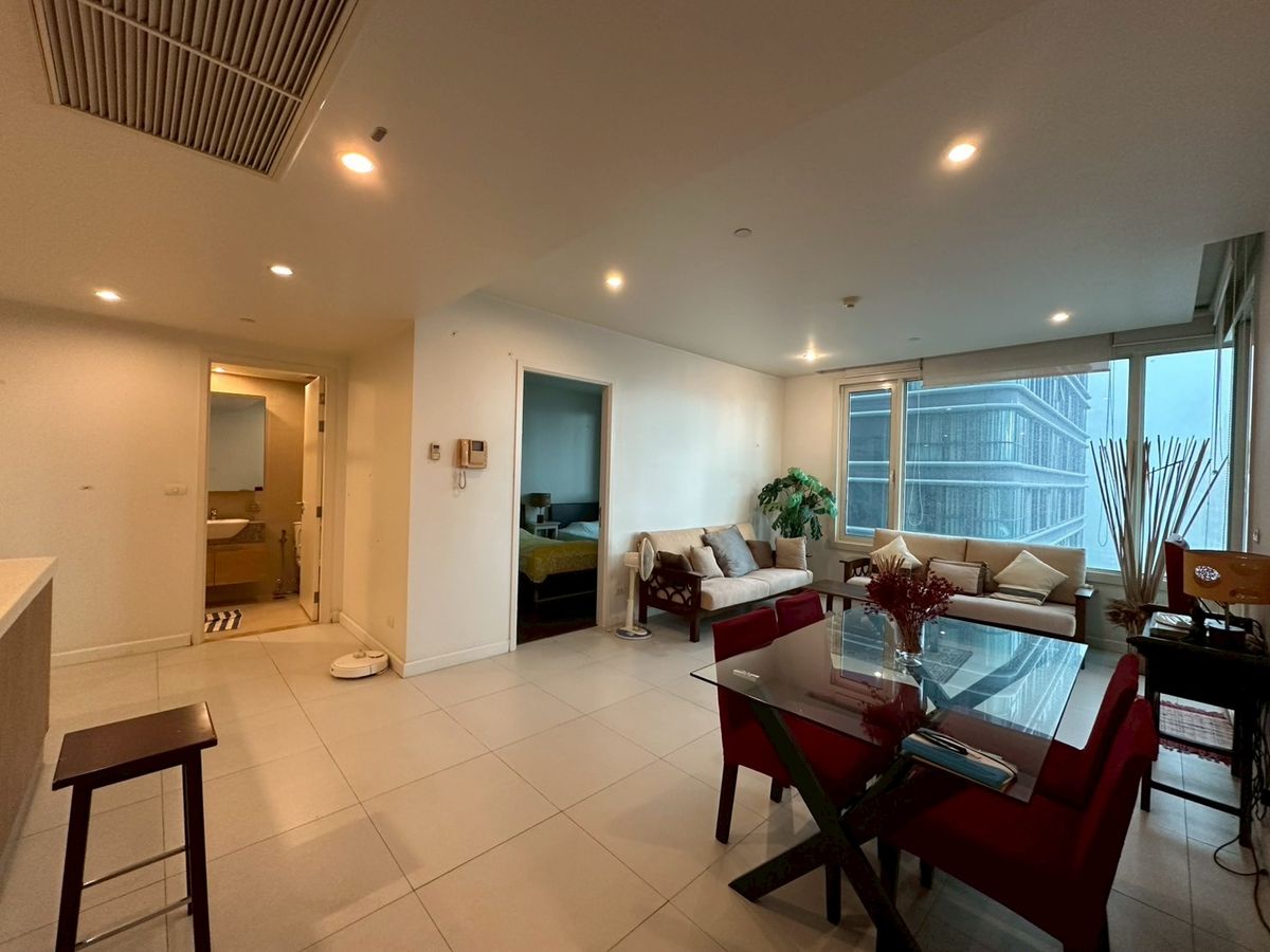 For sale Manhattan Chidlom 120,xxx per sq.m! 2 bedroom fully furnished on high floor near Central Chidlom