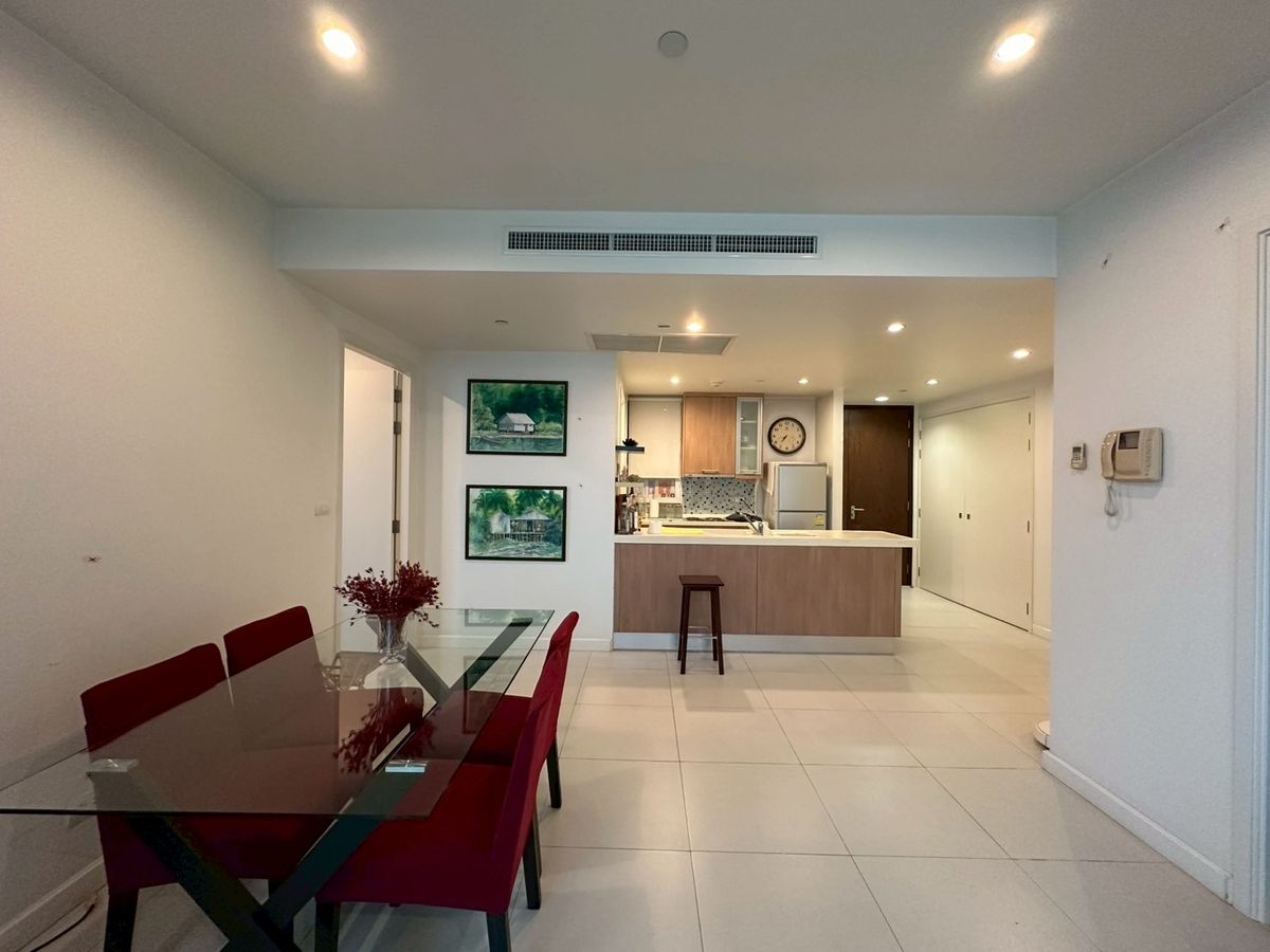 For sale Manhattan Chidlom 120,xxx per sq.m! 2 bedroom fully furnished on high floor near Central Chidlom