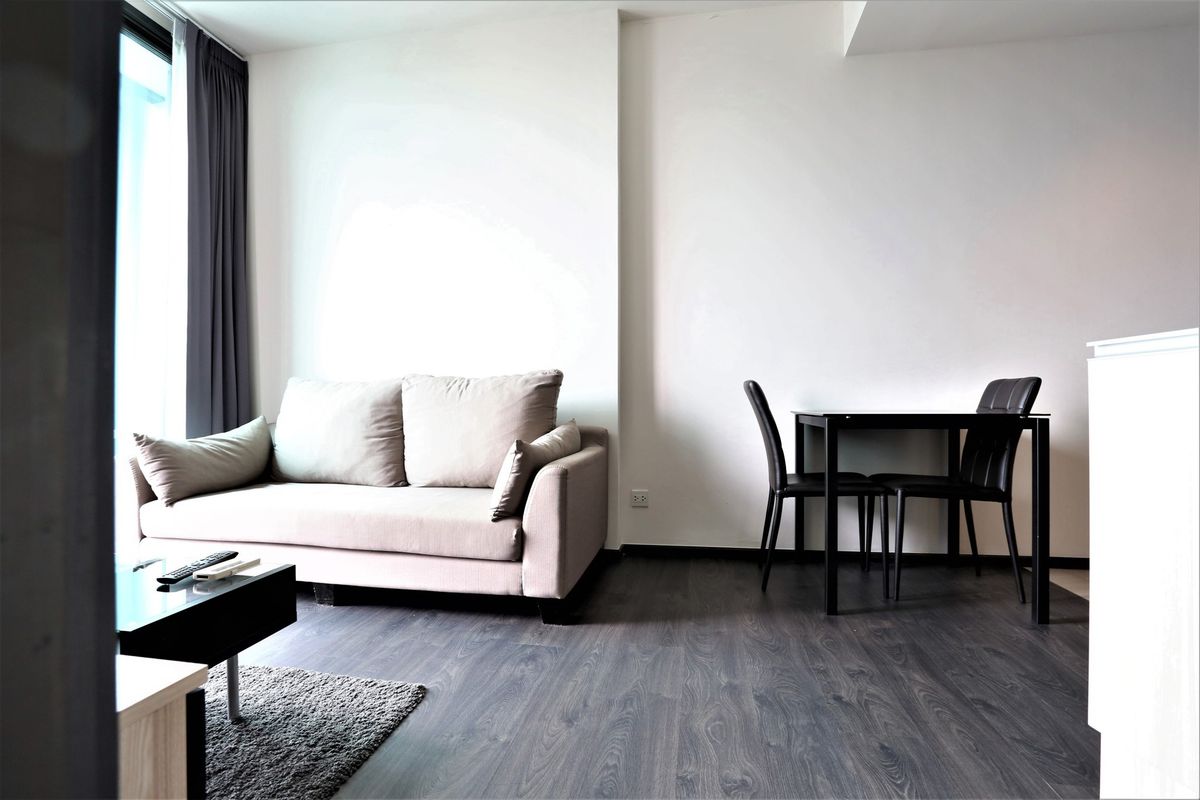 🏢 Edge Sukhumvit 23 คอนโดหรูใจกลางสุขุมวิท 1 ห้องนอน 1 ห้องน้ำ ห้องหัวมุม ทิศตะวันออก ไม่บล็อกวิว ตกแต่งครบ พร้อมเข้าอยู่ ใกล้ BTS อโศก และ MRT สุขุมวิท เดินทางสะดวก