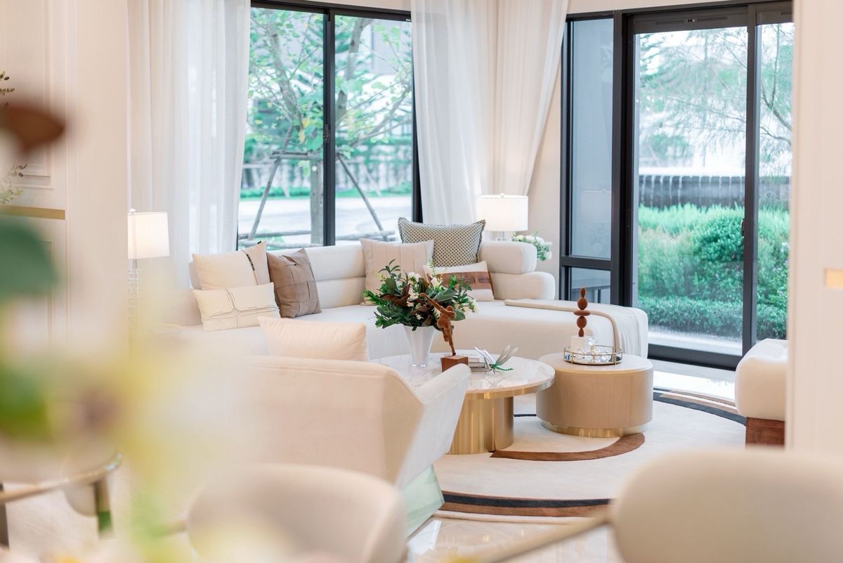 📢👇บ้านเดี่ยวหรู สไตล์อังกฤษ ใกล้ตัวเมือง ในบรรยากาศเงียบสงบ แบบบ้าน TRAFALGAR HOME เหมาะสำหรับครอบครัวใหญ่ เดินทางสะดวก ใกล้ห้างสรพสินค้า โรงเรียน โรงพยาบาล มากมาย