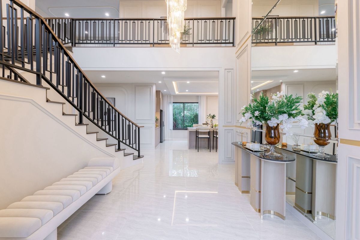📢👇บ้านเดี่ยวหรู สไตล์อังกฤษ ใกล้ตัวเมือง ในบรรยากาศเงียบสงบ แบบบ้าน TRAFALGAR HOME เหมาะสำหรับครอบครัวใหญ่ เดินทางสะดวก ใกล้ห้างสรพสินค้า โรงเรียน โรงพยาบาล มากมาย
