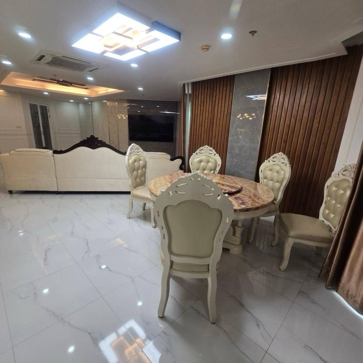 ห้องหายาก! Duplex ในย่านเศรษฐกิจใหม่ พระราม 9 ที่รายล้อมด้วยห้างดัง ออฟฟิศ และสิ่งอำนวยความสะดวกครบครัน