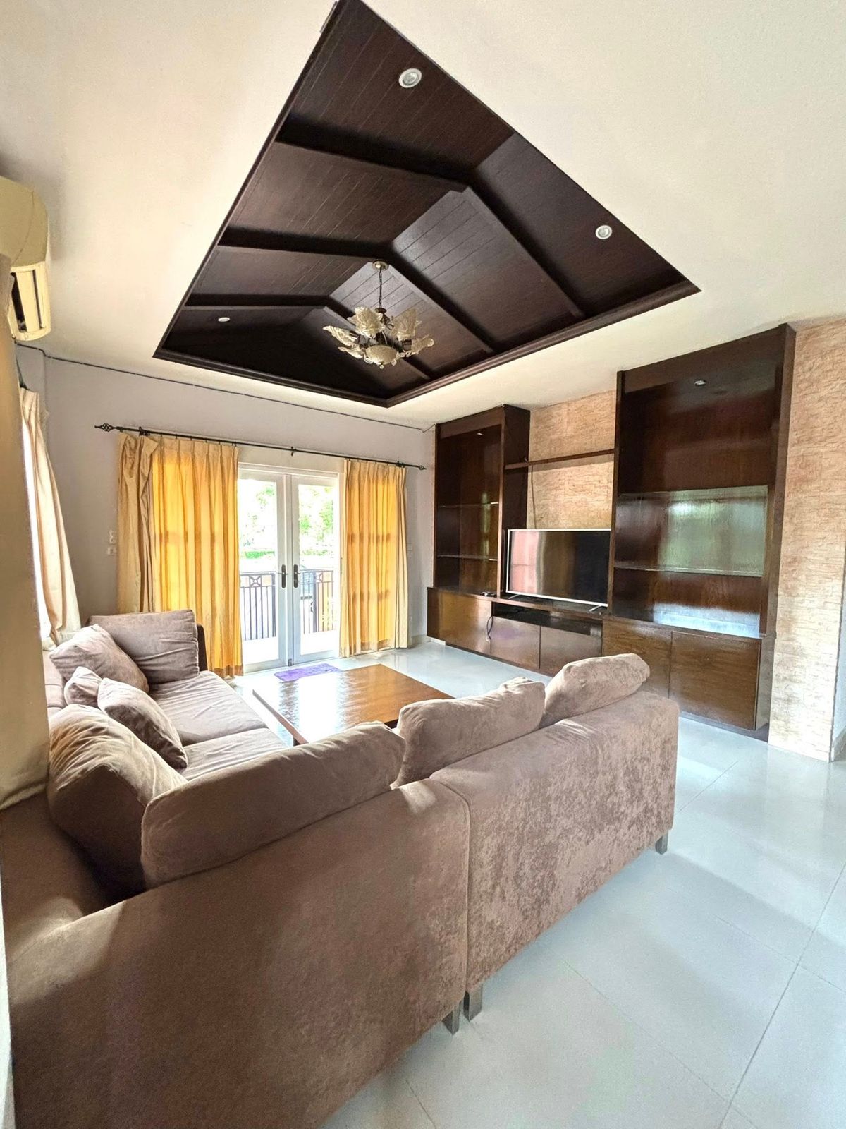 🌟 ขาย/ให้เช่าบ้านเดี่ยว 2 ชั้น โครงการ Krongthong Villa Park ทำเลบางกะปิ ขนาดใหญ่ 3 ห้องนอน 3 ห้องน้ำ พร้อมที่จอดรถ 1-2 คัน ตกแต่งครบพร้อมเข้าอยู่ เหมาะสำหรับครอบครัว เดินทางสะดวก ใกล้ห้างสรรพสินค้า โรงเรียน โรงพยาบาล