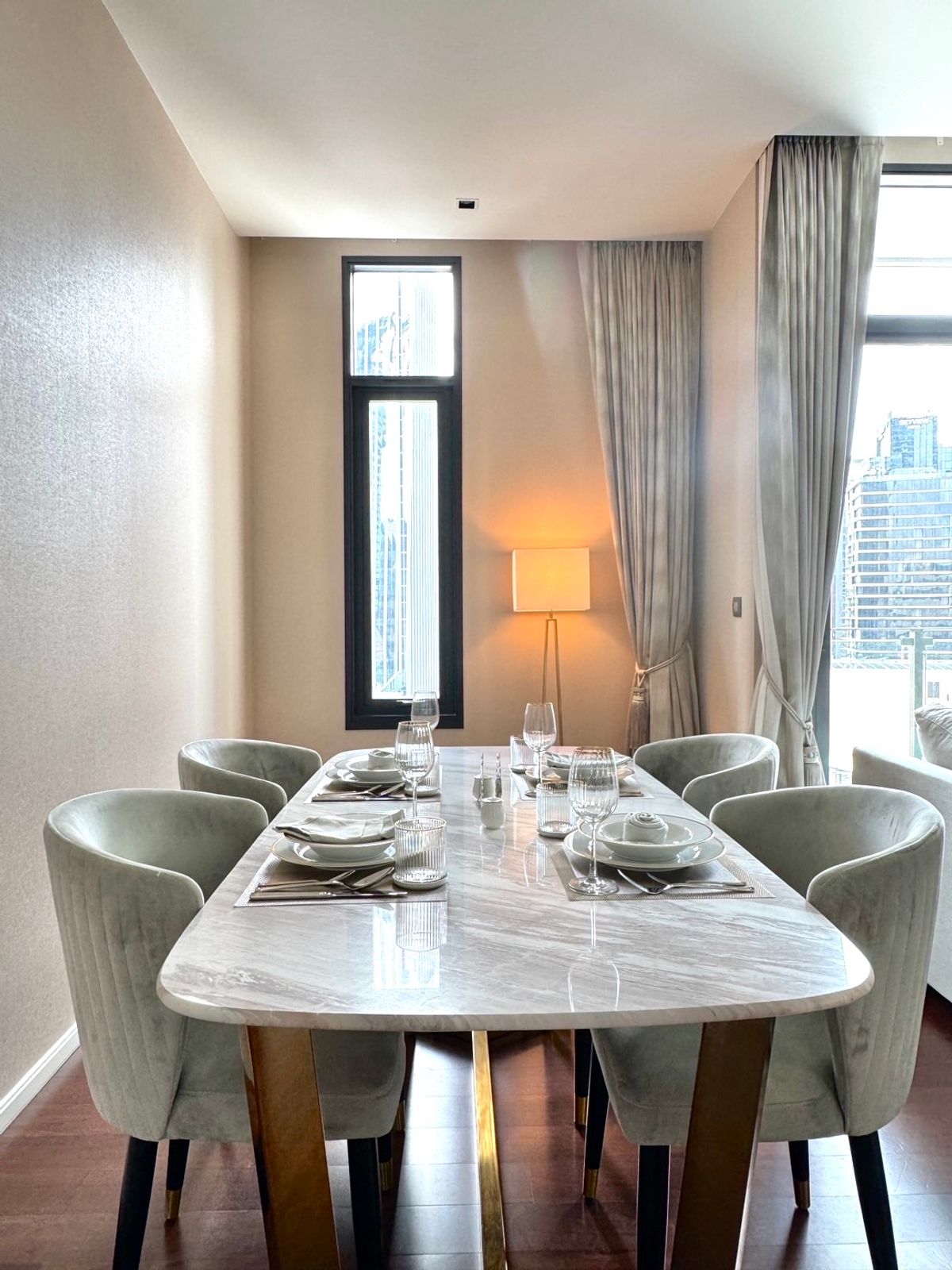 คอนโดให้เช่า The Diplomat 39 ใกล้ BTS พร้อมพงษ์ 1 นาที 2 ห้องนอน 92 ตร.ม. ใกล้ EmQuartier
