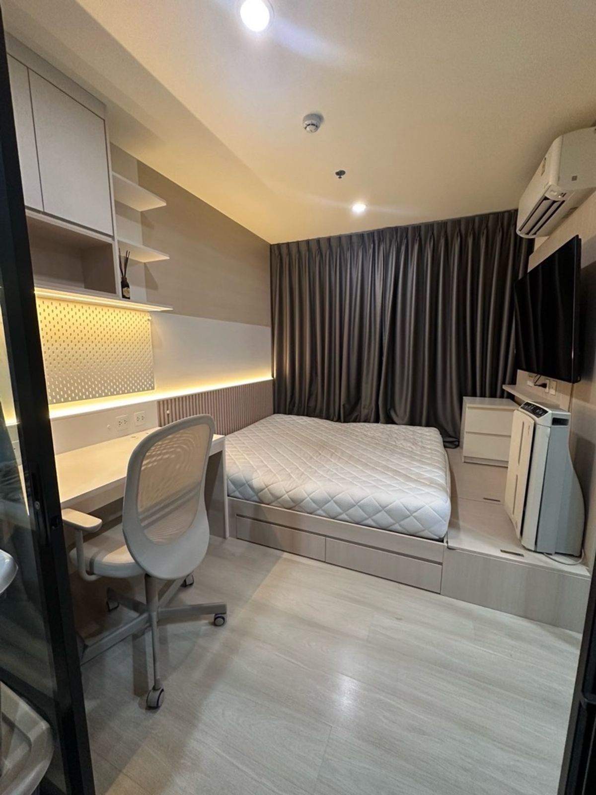 📢✨ คอนโดทำเลทองใจกลางอโศก – ใกล้รถไฟฟ้า 2 สาย!ห้องสวย แต่งครบ พร้อมอยู่ เหมาะทั้งอยู่อาศัยเองหรือปล่อยเช่าได้ผลตอบแทนดีเดินเพียงไม่กี่ก้าวถึง MRT เพชรบุรี และ Airport Rail Link มักกะสัน