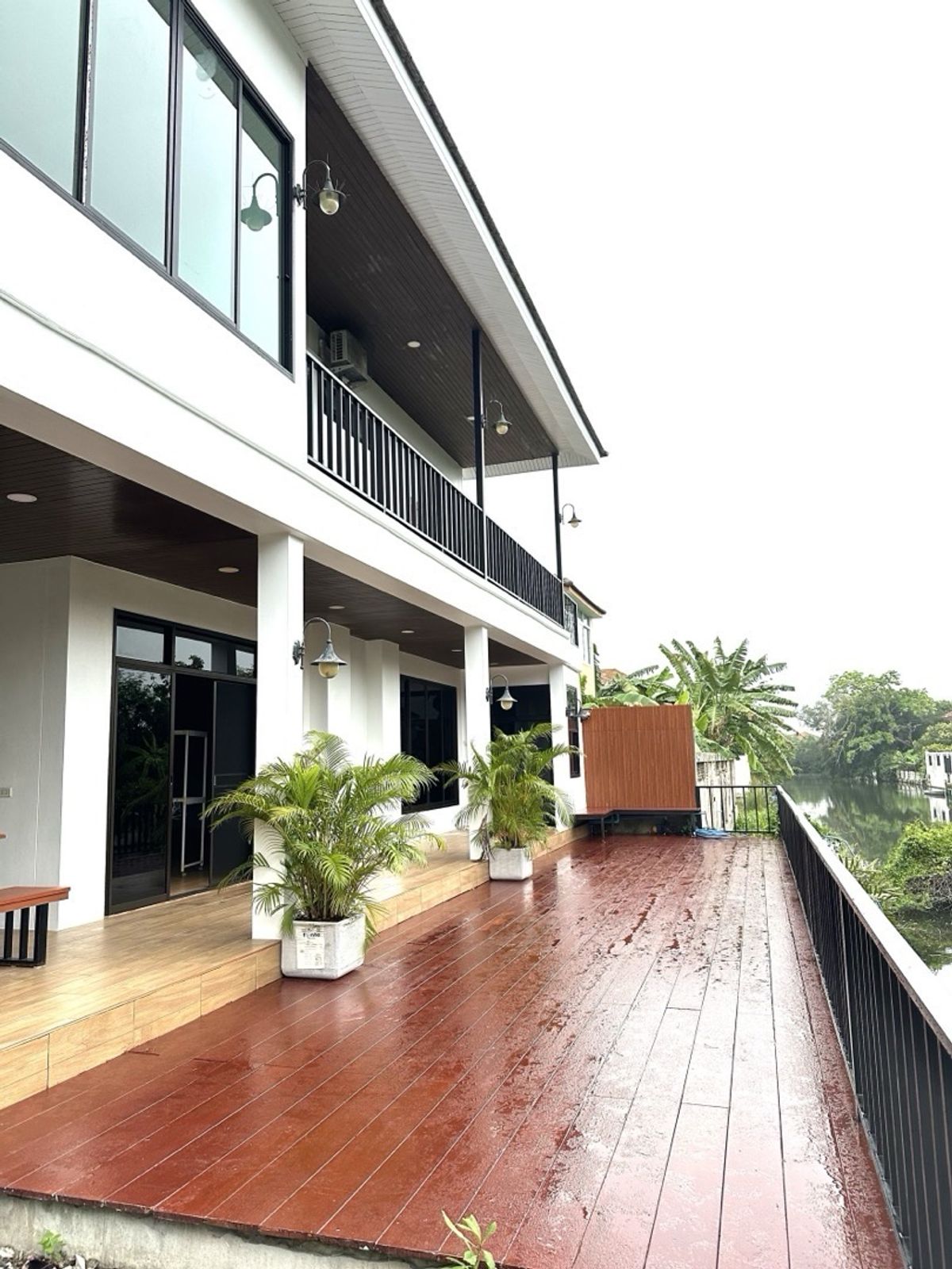 📢👇 บ้านปรัปปรุง ตกแต่งใหม่ ทั้งหลัง อยู่ริมน้ำ บรรยากาศเงียบ สงบ ท่ามกลางธรรมชาติ ใกล้ ม.รังสิต, สนามกอล์ฟวิสต้า, Future Parkรังสิต, HomePro, Gowholesale