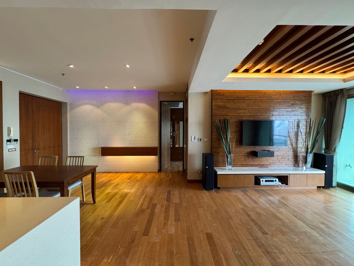 ขาย The Lakes Asoke ตกแต่งใหม่ เครื่องใช้ไฟฟ้าครบ วิวทะเลสาบสวยมาก พร้อมอยู่ ทำเลดีมาก ใกล้ BTS อโศก และ MRT สุขุมวิท