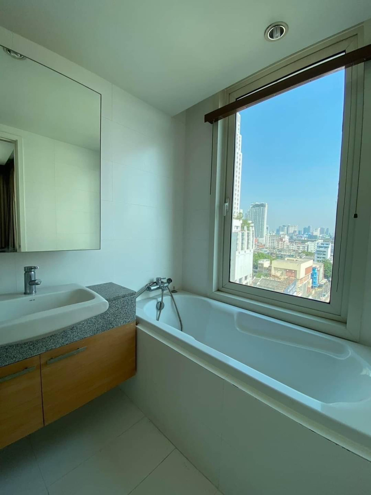 ✨ ขายคอนโดหรู Manhattan Chidlom 2 ห้องนอน ห้องริม พร้อมเฟอร์นิเจอร์ครบชุด ครัวพร้อมอุปกรณ์ครบ ใจกลางชิดลม เดิน 12 นาทีถึง BTS