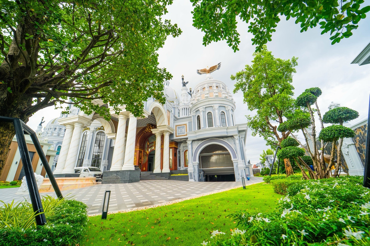 📢👇 คฤหาสน์หรูระดับ Super Luxury ครบทุกฟังก์ชันในหลังเดียว! ใจกลางพุทธมณฑล สวยอลังการ พร้อมสิ่งอำนวยความสะดวกครบเหมือนอยู่รีสอร์ตส่วนตัว ทั้งสระว่ายน้ำ ห้องฟิตเนส ห้องซาวน่า ห้องคาราโอเกะ และห้องจัดเลี้ยงรองรับแขกได้หลักร้อย