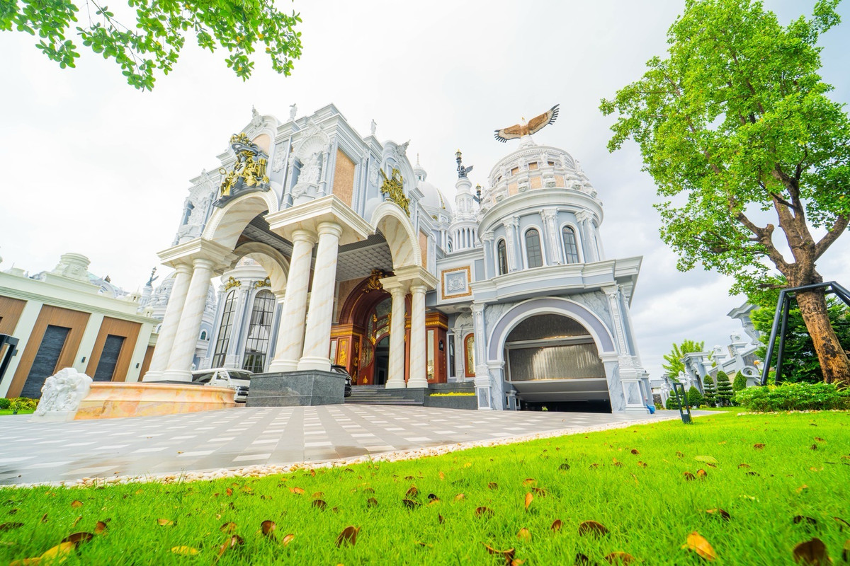 📢👇 คฤหาสน์หรูระดับ Super Luxury ครบทุกฟังก์ชันในหลังเดียว! ใจกลางพุทธมณฑล สวยอลังการ พร้อมสิ่งอำนวยความสะดวกครบเหมือนอยู่รีสอร์ตส่วนตัว ทั้งสระว่ายน้ำ ห้องฟิตเนส ห้องซาวน่า ห้องคาราโอเกะ และห้องจัดเลี้ยงรองรับแขกได้หลักร้อย