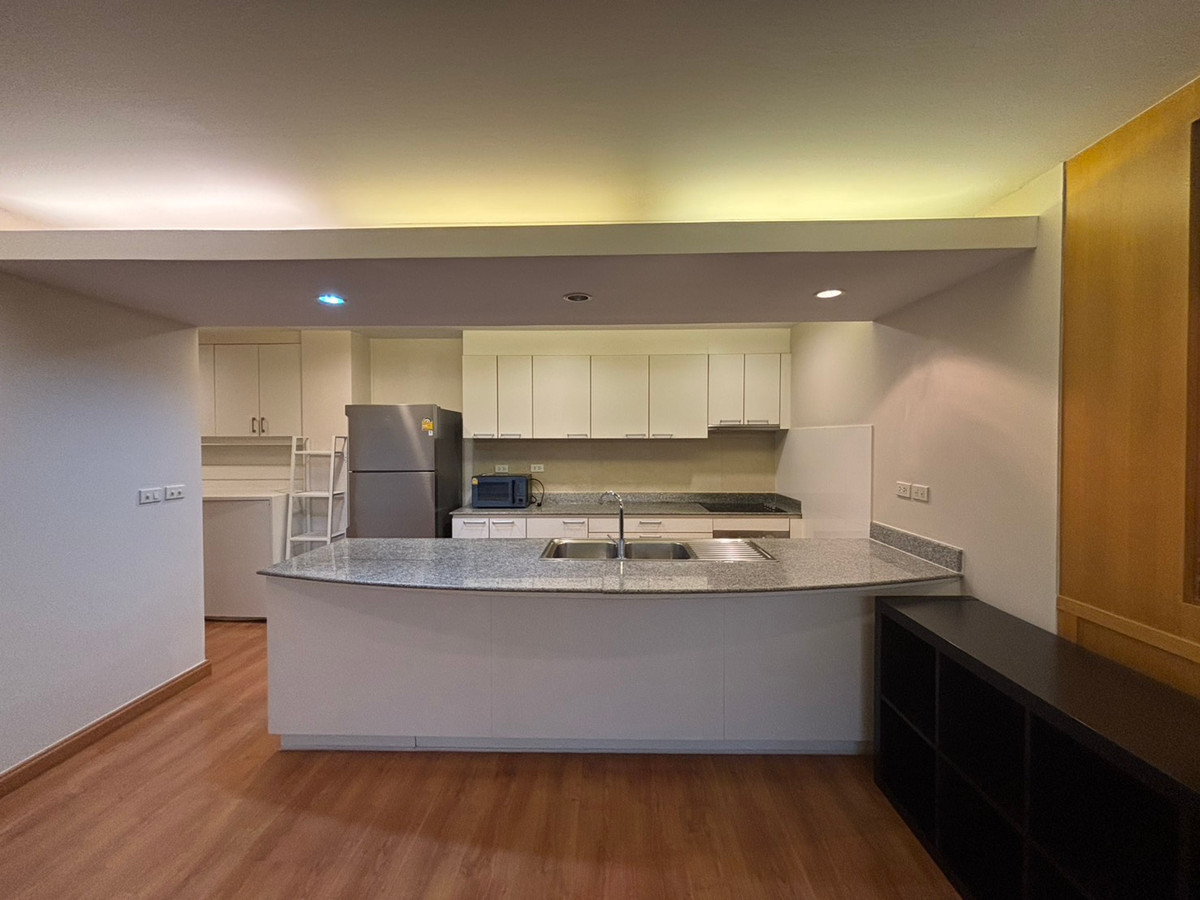 ✨For rent condo near Lumpini park! 2 bedroom 2 bathroom 166 sq.m fully furnished with huge balcony close to BTS and MRT