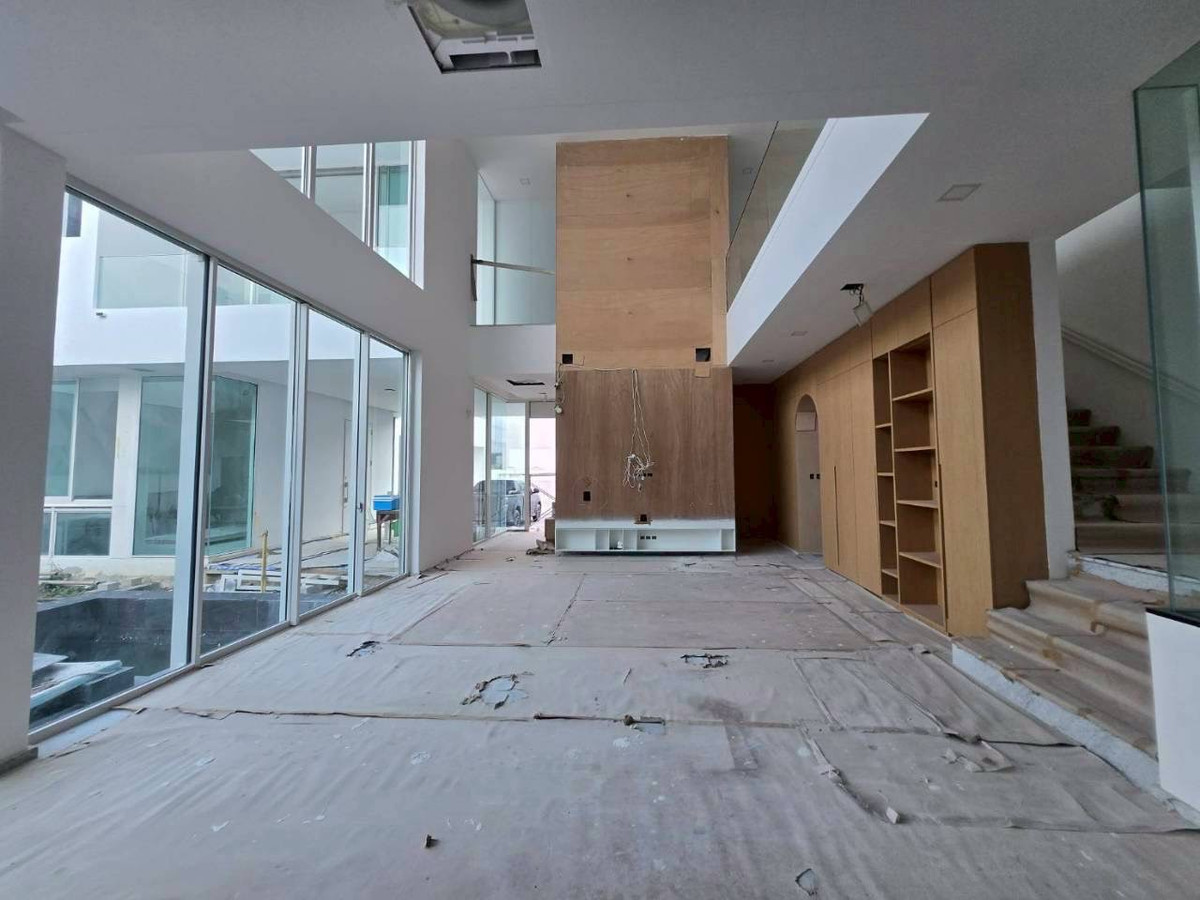 ✨ขายบ้านเดี่ยวโครงการหรูระดับ Super Luxury สไตล์ Modern Minimalที่  Vive Bangna 4ห้องนอน ขนาด 354ตรม. มาพร้อมเอกลักษณ์ชัดเจนมาก คือโทนสีขาวทั้งหลัง