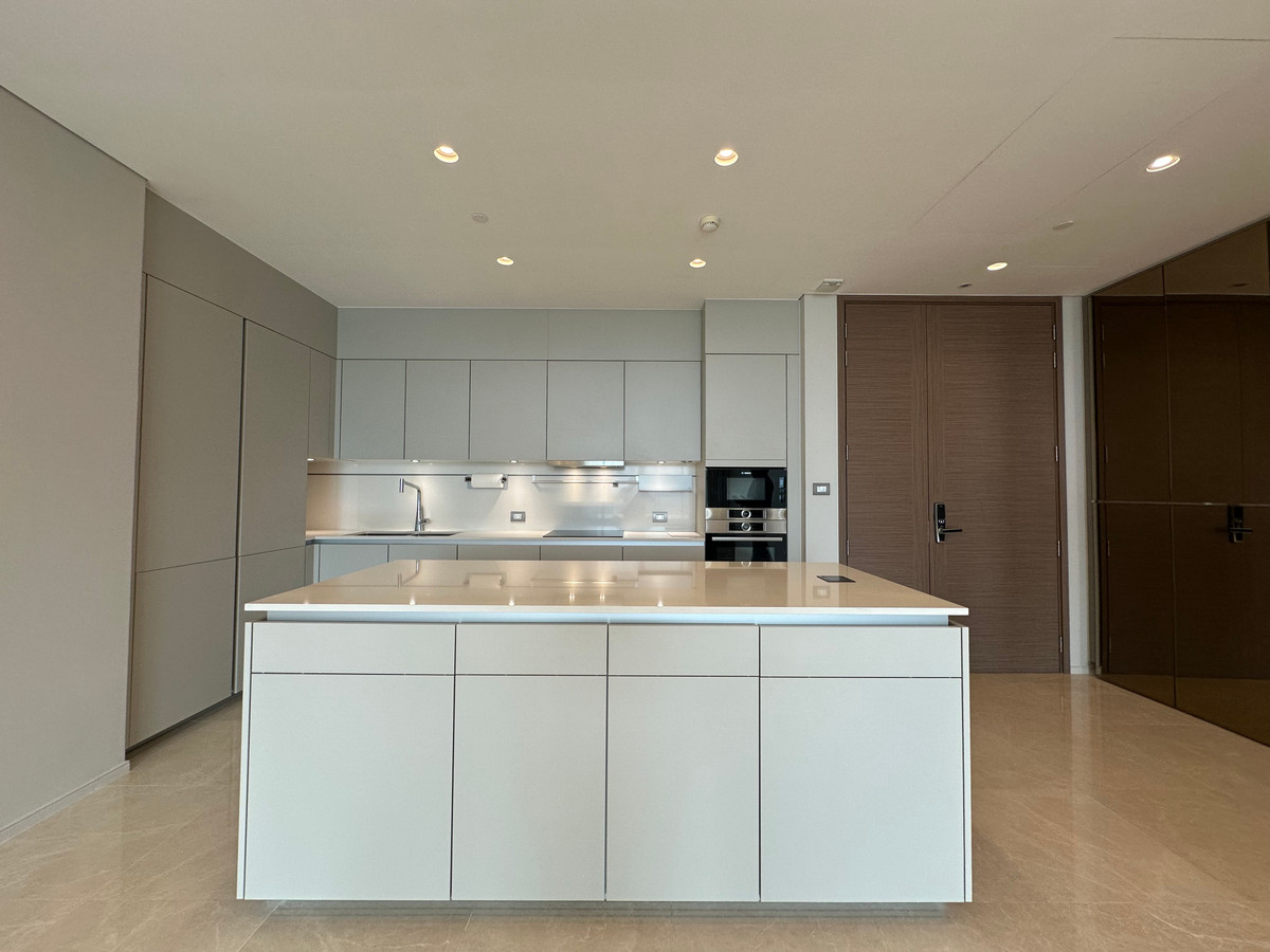 ขาย  The Residence at Sindhorn Kempinski Hotel ใกล้ BTS ชิดลม ห้องขนาดกว้าง เฟอร์นิเจอร์ครบ อยู่เองก็ดี ซื้อไว้ลงทุนก็ได้