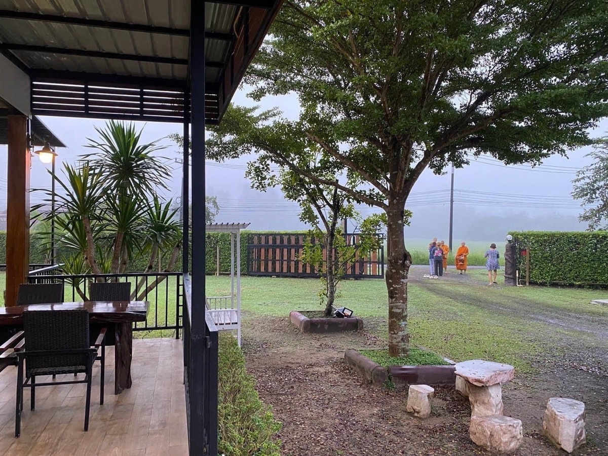 📢👇โอกาสลงทุนที่ได้ครบ ธุรกิจพร้อมดำเนินการ และบ้านพักตากอากาศ ทำเลศักยภาพด้านธุรกิจท่องเที่ยวที่เติบโตต่อเนื่องในนครนายก บรรยากาศดีตลอดปี รายล้อมด้วยธรรมชาติ โซนสีเขียว เงียบสงบ วิวภูเขาแบบพาโนรามา เหมาะกับการพักผ่อน ใช้ชีวิตแบบเรียบง่าย