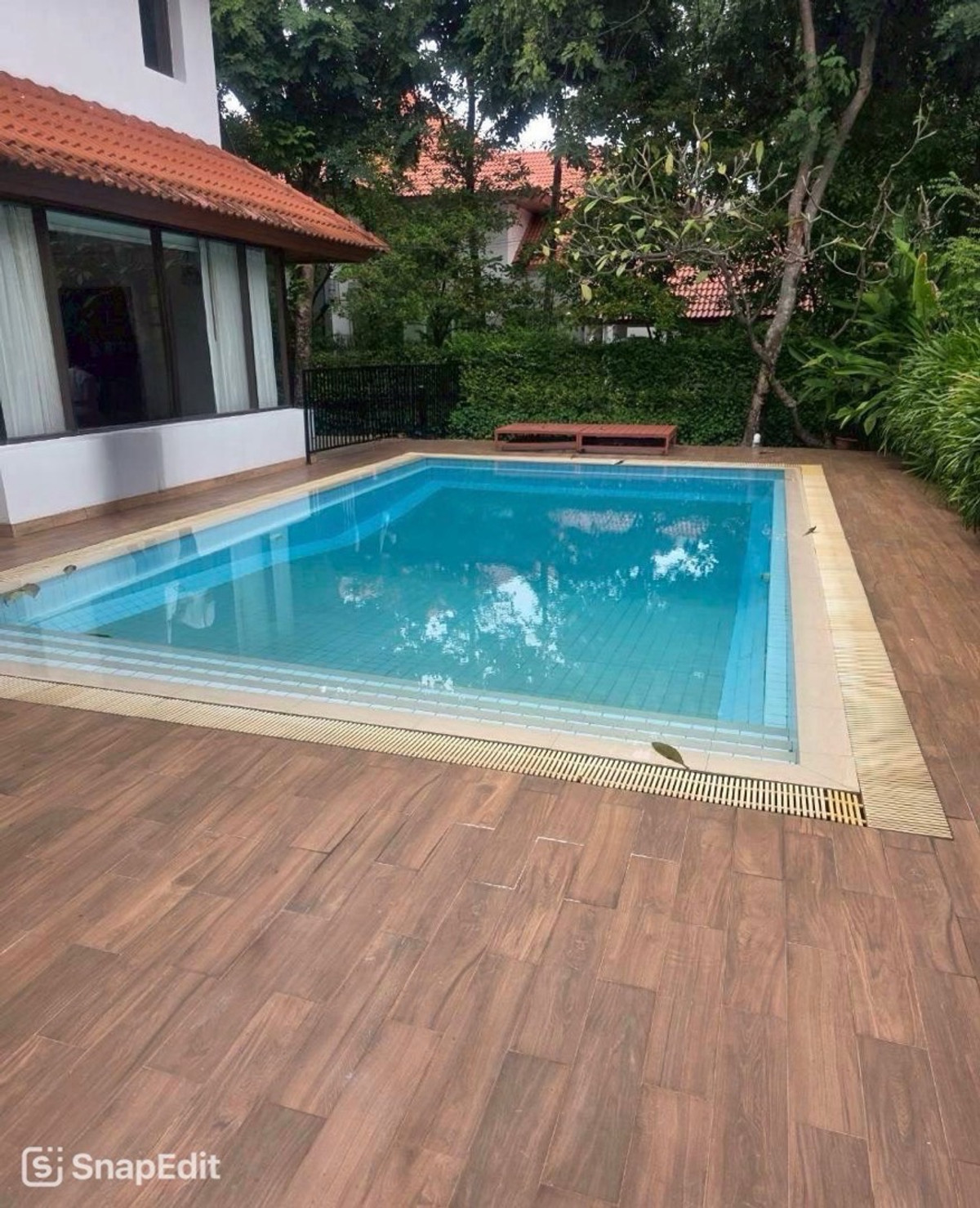 📢👇 บ้านหรูรีโนเวทใหม่พร้อมสระว่ายน้ำส่วนตัว ตั้งอยู่ในโครงการที่เงียบสงบ ร่มรื่น และเป็นส่วนตัว เพียงไม่กี่นาทีถึง ISB เหมาะสำหรับครอบครัวที่ต้องการความสะดวกสบาย ความเป็นส่วนตัว และการเดินทางที่ง่ายต่อโรงเรียนนานาชาติ