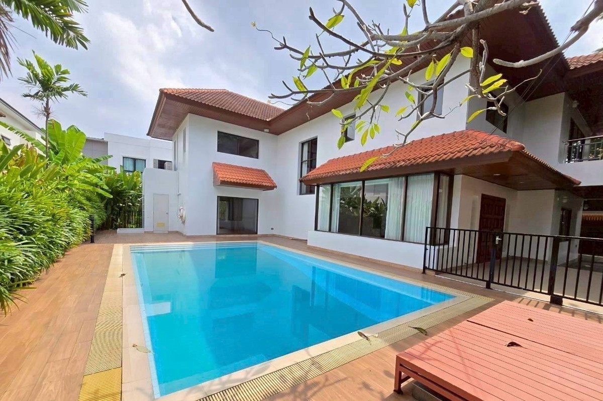 📢👇 บ้านหรูรีโนเวทใหม่พร้อมสระว่ายน้ำส่วนตัว ตั้งอยู่ในโครงการที่เงียบสงบ ร่มรื่น และเป็นส่วนตัว เพียงไม่กี่นาทีถึง ISB เหมาะสำหรับครอบครัวที่ต้องการความสะดวกสบาย ความเป็นส่วนตัว และการเดินทางที่ง่ายต่อโรงเรียนนานาชาติ