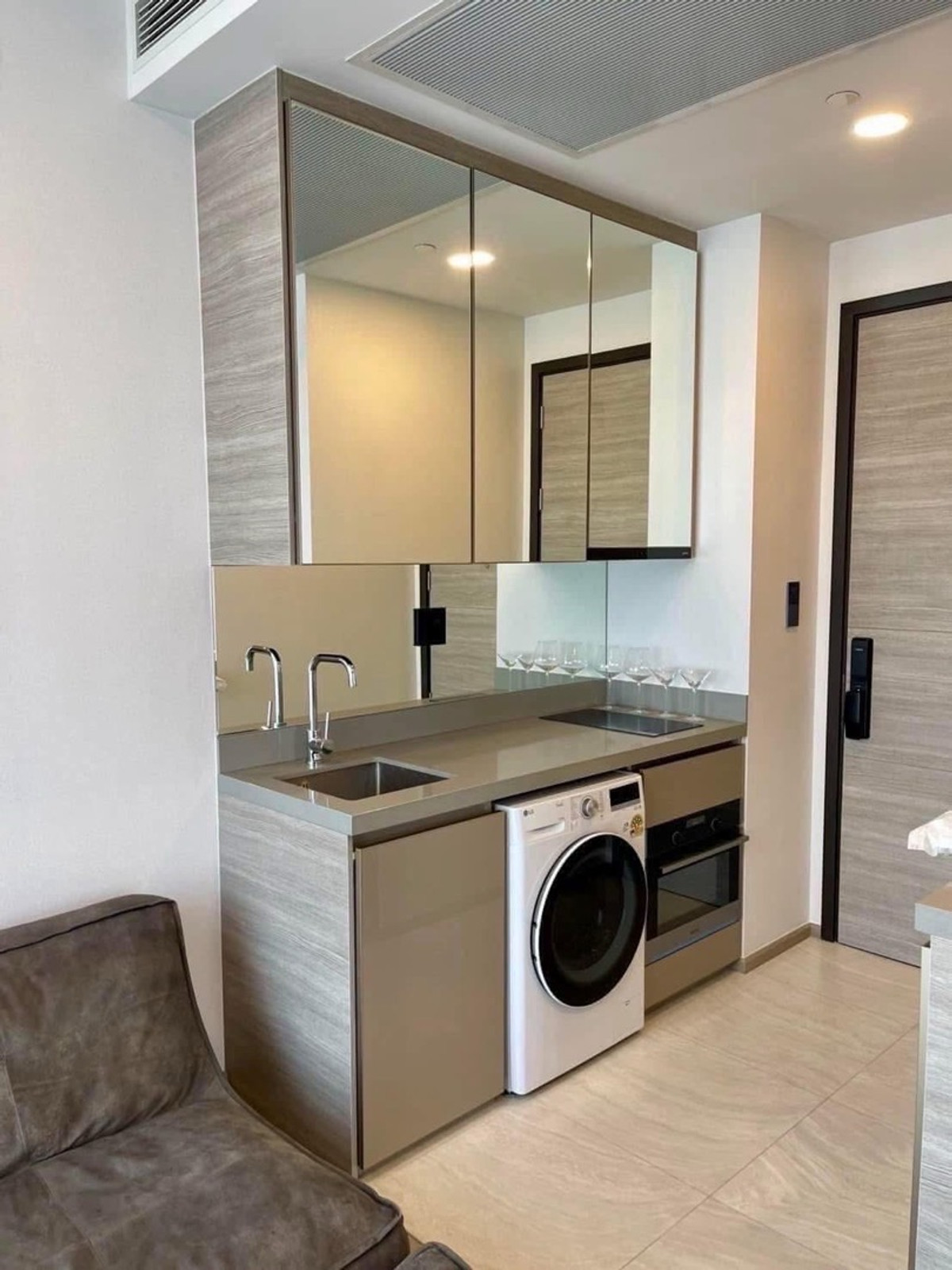 ขายคอนโด The Crest Park Residences ห้าแยกลาดพร้าว | ชั้นสูง วิวเซ็นทรัลลาดพร้าว | ใกล้ BTS ห้าแยกลาดพร้าว & MRT พหลโยธิน | ห้องใหม่ เฟอร์ครบ พร้อมเข้าอยู่
