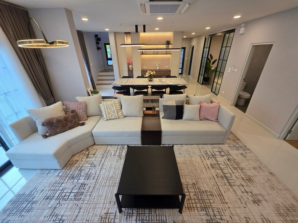 📢👇ปล่อยเช่า Centro Bangna บ้านไซส์ใหญ่สุด แปลงหัวมุม ใกล้สวน | 4 ห้องนอน + ห้องแม่บ้าน | Pet Friendly | ใกล้ Mega Bangna เพียง 1 กม. | Fully Furnished พร้อม EV Charger