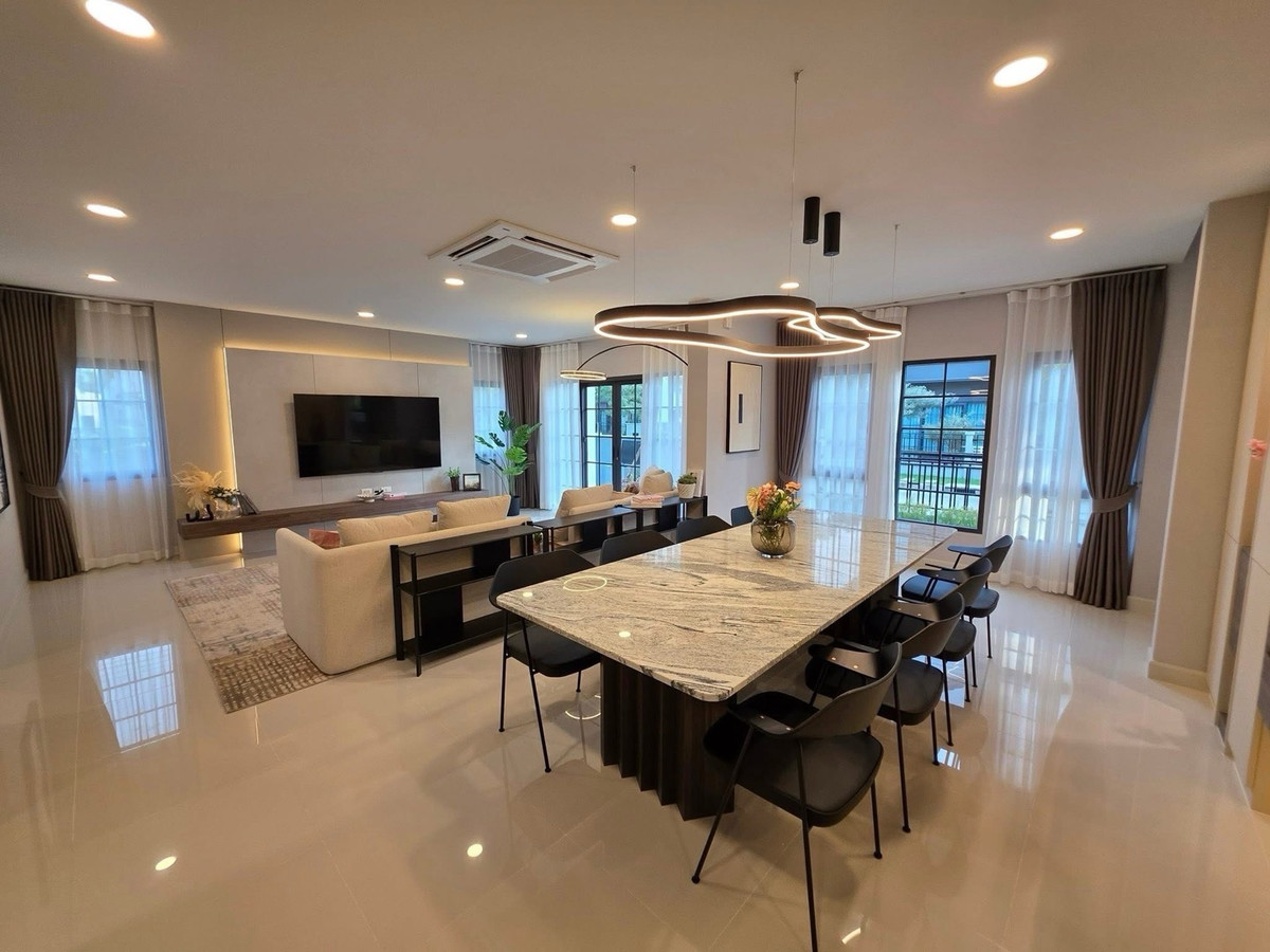 📢👇ปล่อยเช่า Centro Bangna บ้านไซส์ใหญ่สุด แปลงหัวมุม ใกล้สวน | 4 ห้องนอน + ห้องแม่บ้าน | Pet Friendly | ใกล้ Mega Bangna เพียง 1 กม. | Fully Furnished พร้อม EV Charger