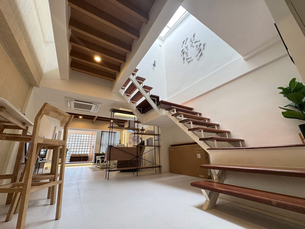 📢 ขายทาวน์เฮ้าส์รีโนเวทใหม่ สุขุมวิท 71 | Skylight กลางบ้าน | 2 นอน 3 น้ำ | ใกล้ BTS เอกมัย–พระโขนง | พร้อมอยู่