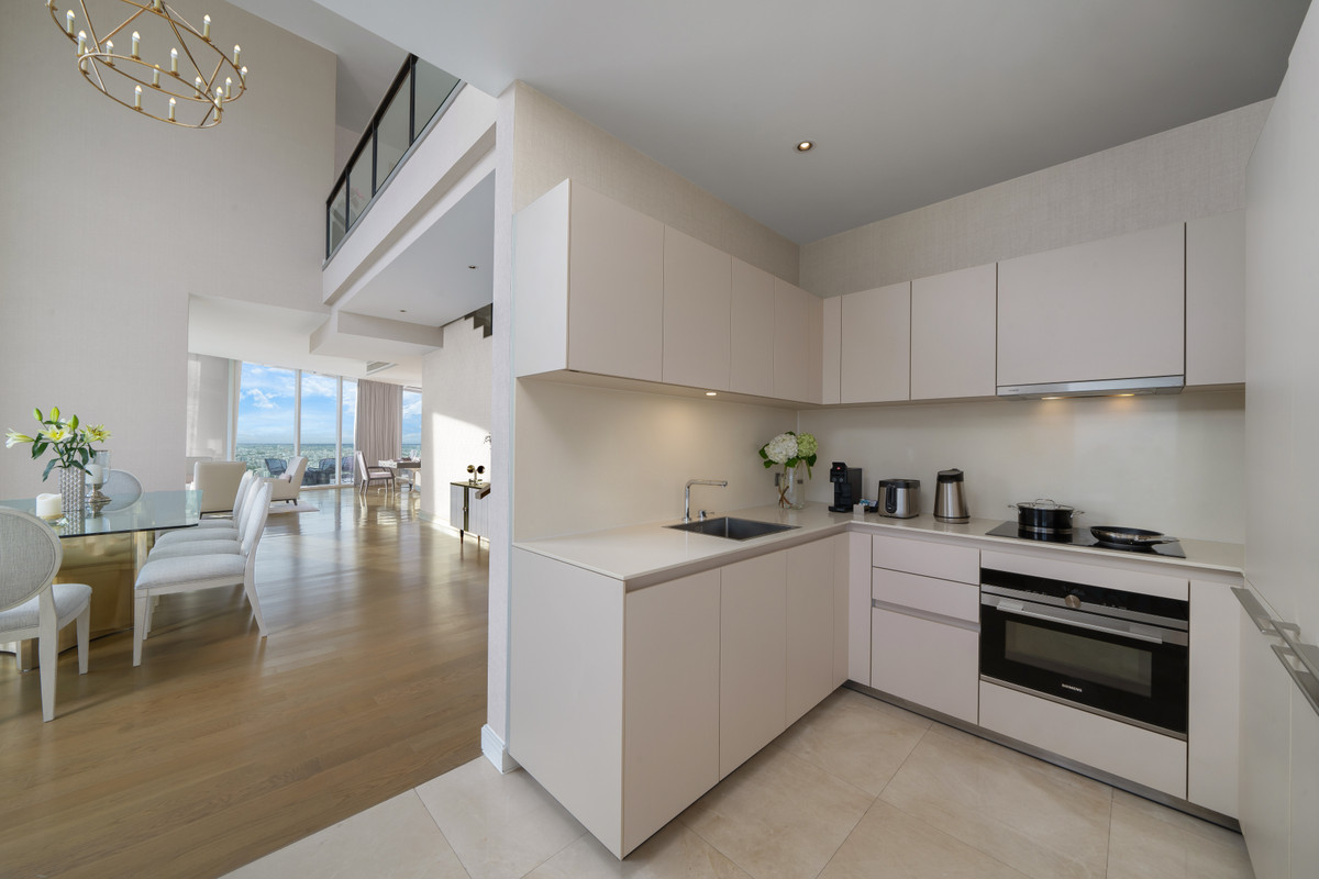 🌟✨For rent the best Penthouse in city  3 beds duplex with luxury furniture and superb panorama view, near Central World ready to move in.