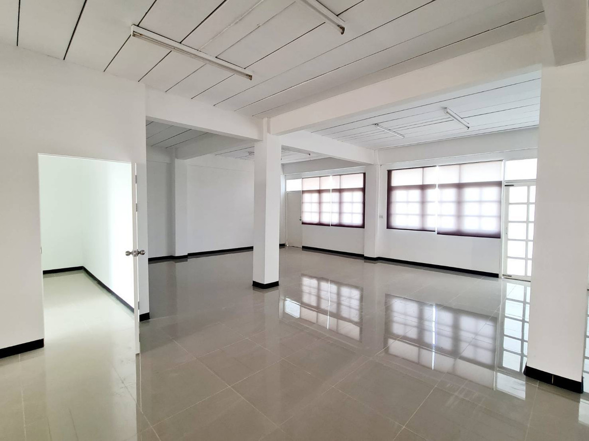 📢👇 อาคารสำนักงาน 4.5 ชั้น ทำเลเด่น เดินทางสะดวก เข้า-ออกได้หลายเส้นทาง ใกล้ทางด่วนและ BTS ปุณณวิถีเหมาะสำหรับทำออฟฟิศหลัก  คลินิก สตูดิโอ หรือโคเวิร์กกิ้งสเปซ