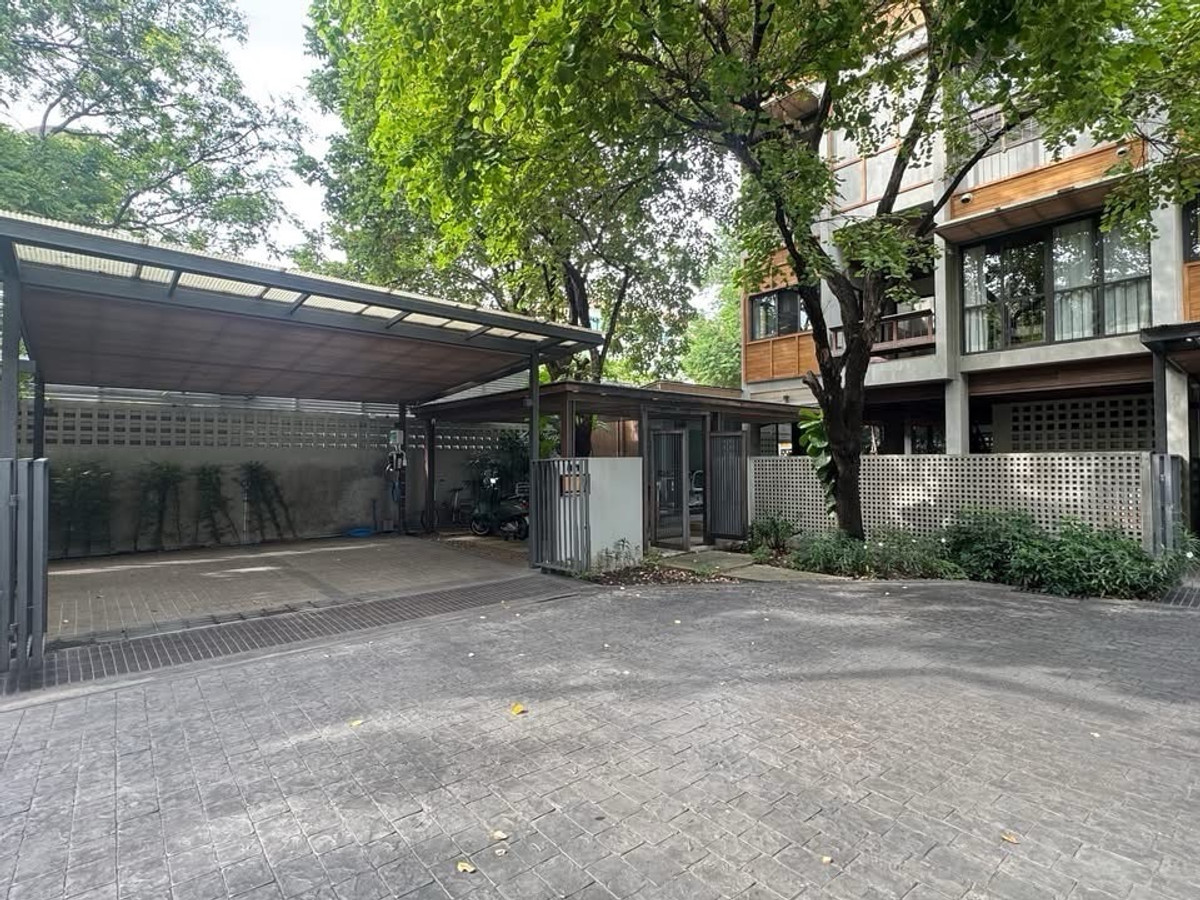 บ้านแฝดบรรยากาศบ้านสวน ให้ความสงบและความเป็นส่วนตัว ในทำเลวิภาวดีใจกลางเมือง
