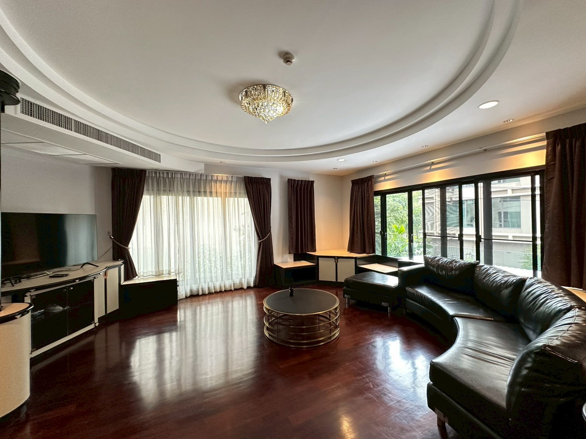 For rent family Condo in Ploenchit area!🔥 3+1 bedroom with spacious 240 sq.m fully furnished near BTS Chidlom and Velaa