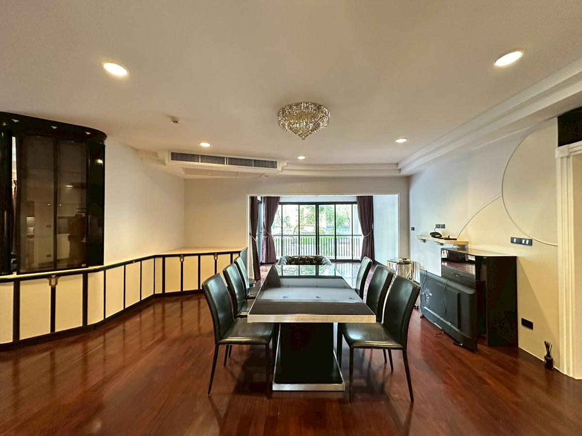 For rent family Condo in Ploenchit area!🔥 3+1 bedroom with spacious 240 sq.m fully furnished near BTS Chidlom and Velaa