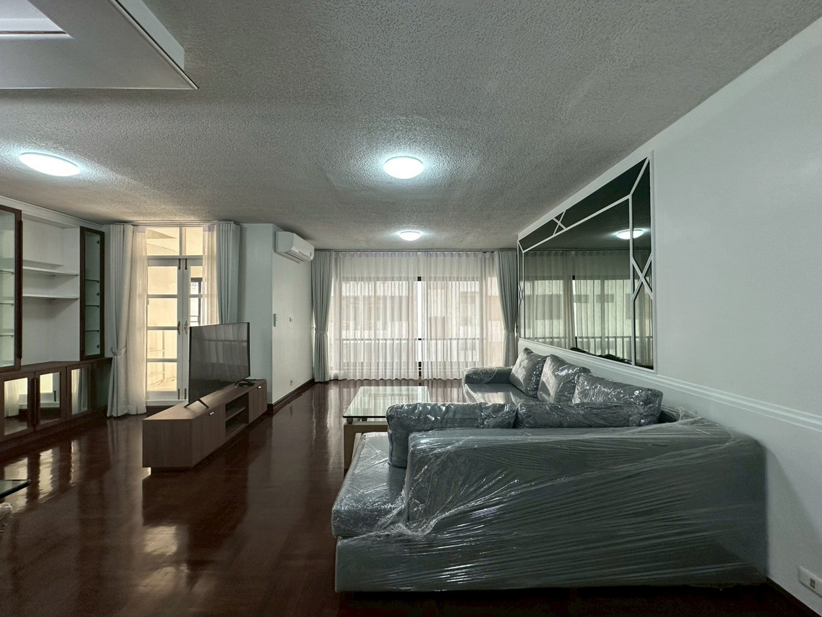 🎈Pet friendly Condo for rent in Langsuan area! 3 bedroom 3 bathroom fully furnished huge size 250 sq.m near BTS Chidlom
