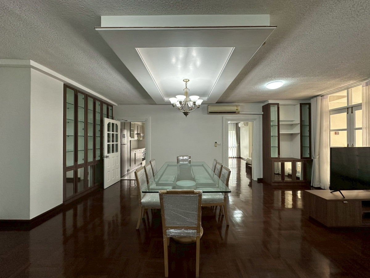 🎈Pet friendly Condo for rent in Langsuan area! 3 bedroom 3 bathroom fully furnished huge size 250 sq.m near BTS Chidlom