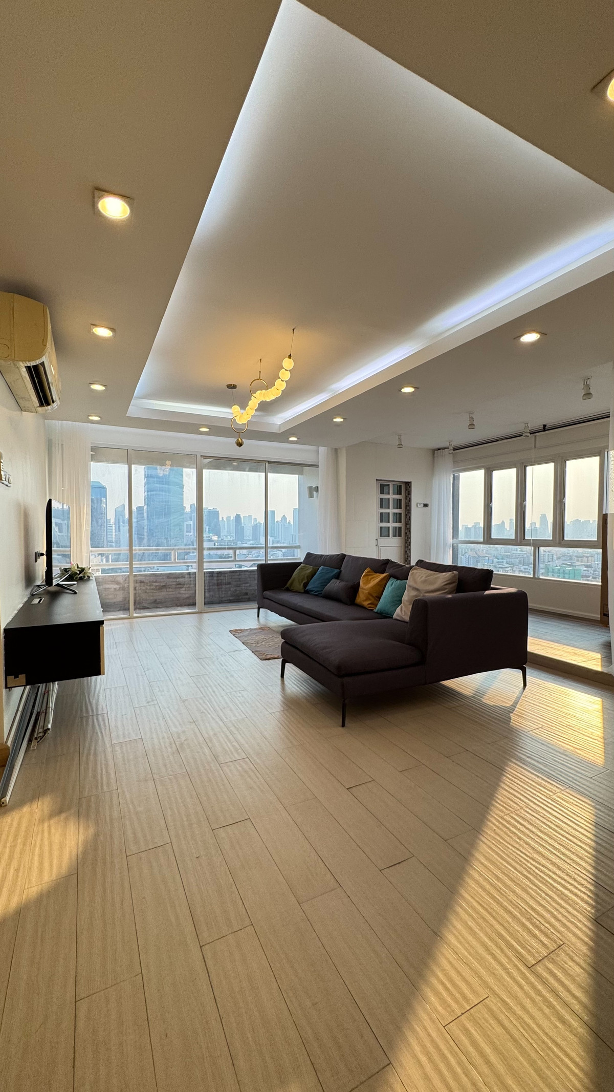 🔥ให้เช่าห้องสวยรีโนเวทใหม่ พื้นที่กว้างขวางใจกลางรัชดา ใกล้แห่งอาหาร ตลาด และห้างสรรพสินค้าพร้อมเข้าอยู่ | 3 ห้องนอน 2 ห้องน้ำ | 150 ตร.ม. | ตลาดนัด JODD FAIRS | ใกล้ MRT ศูนย์วัฒนธรรมแห่งประเทศไทย
