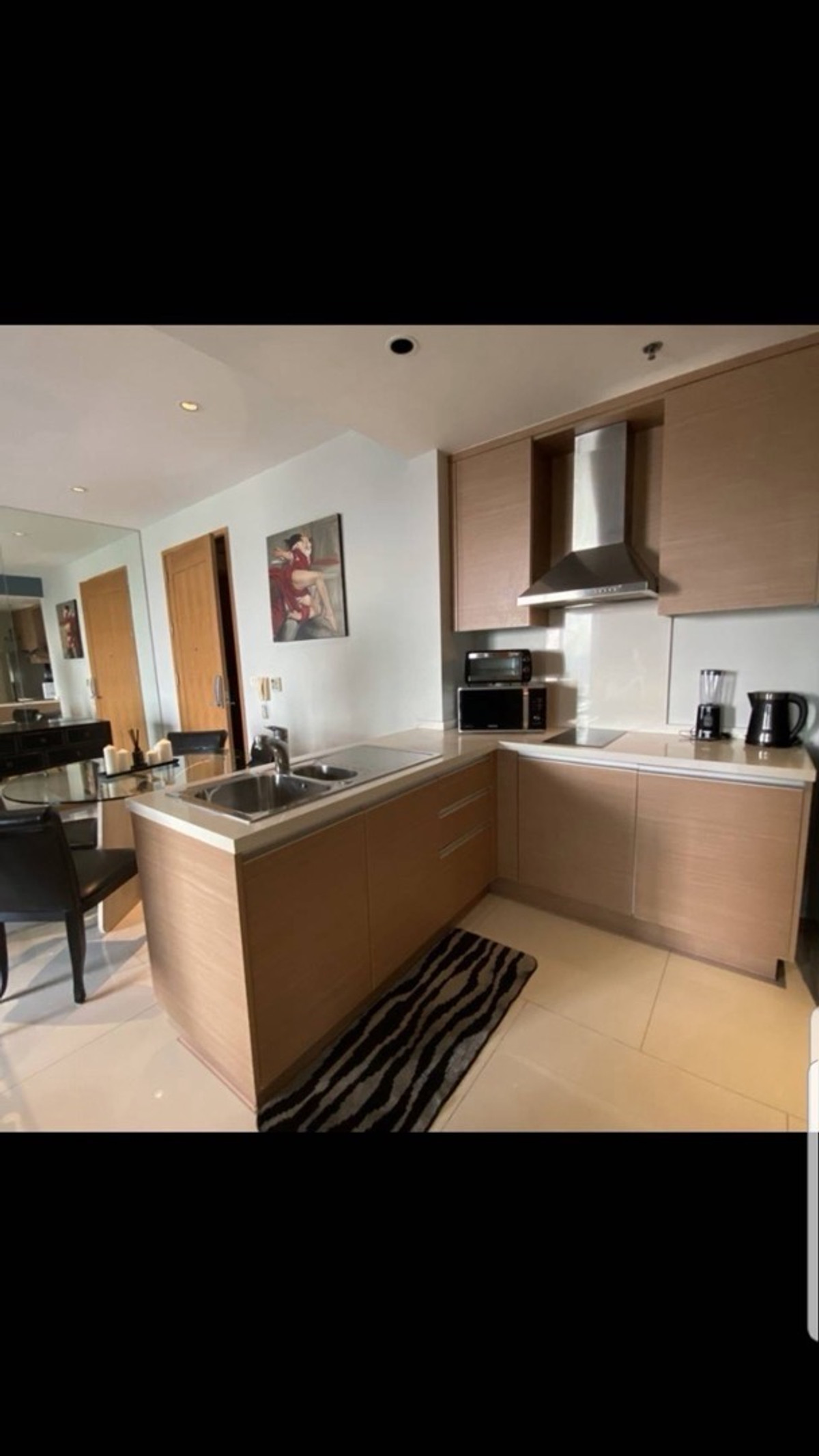 ขายคอนโด Emporio Place สุขุมวิท 24 ขนาด 65 ตร.ม 1 ห้องนอน พร้อมผู้เช่า ลงทุนปล่อยเช่าต่อได้ทันที ใกล้ EM District
