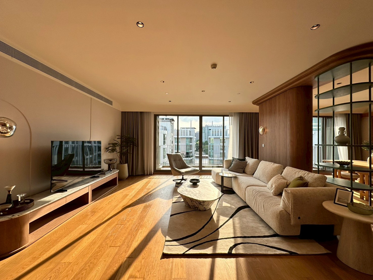 Condo for sale just only 164,xxx per/sq.m! 4 Bedroom combine very huge size located at Yenakart easy to access Sathorn and Rama 4