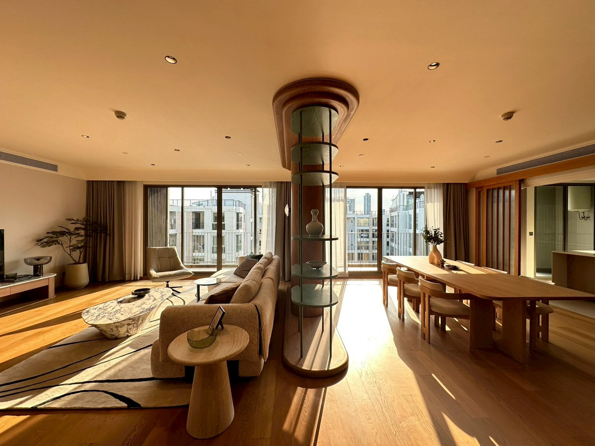 Condo for sale just only 164,xxx per/sq.m! 4 Bedroom combine very huge size located at Yenakart easy to access Sathorn and Rama 4