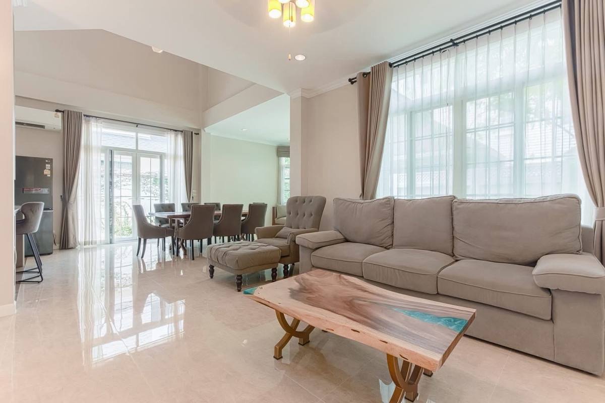 ให้เช่าบ้านเดี่ยว Fantasia Villa 4 ศรีนครินทร์ บางนา บ้านสไตล์ Victorian พื้นที่กว้าง เลี้ยงสัตว์ได้ ใกล้ MRT ศรีเอี่ยม