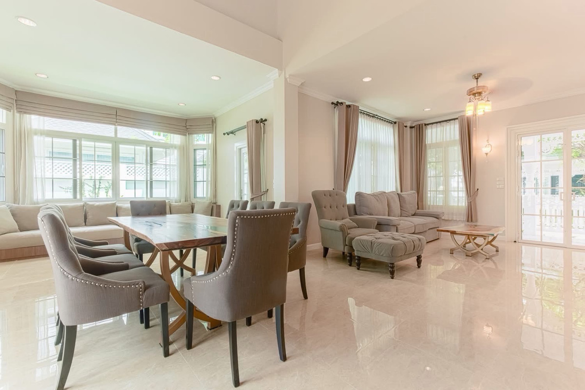 ให้เช่าบ้านเดี่ยว Fantasia Villa 4 ศรีนครินทร์ บางนา บ้านสไตล์ Victorian พื้นที่กว้าง เลี้ยงสัตว์ได้ ใกล้ MRT ศรีเอี่ยม