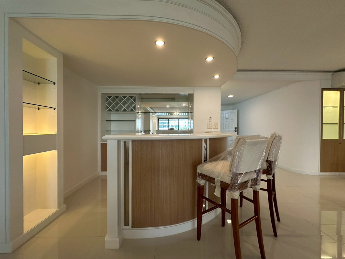 ✨🏢ให้เช่าคอนโดย่านหลังสวน 2+1 ห้องนอน ขนาด 200ตรม. ห้องสวน เฟอร์นิเจอร์ครบ ระเบียงกว่าง ใกล้BTSราชดำริ, สวนลุมพินี พร้อมเข้าอยู่